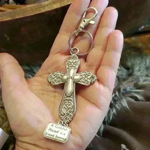 Cross keychain - Picture 5 of 5